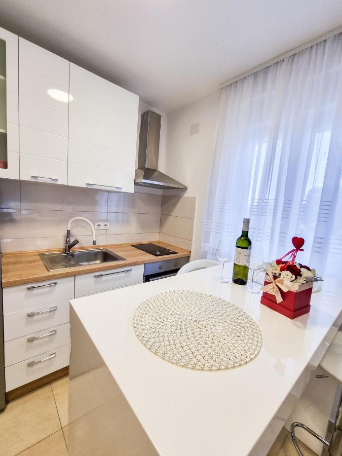 Apartment Ane 2 Tisno Exteriör bild