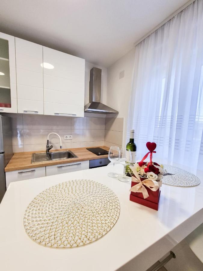 Apartment Ane 2 Tisno Exteriör bild